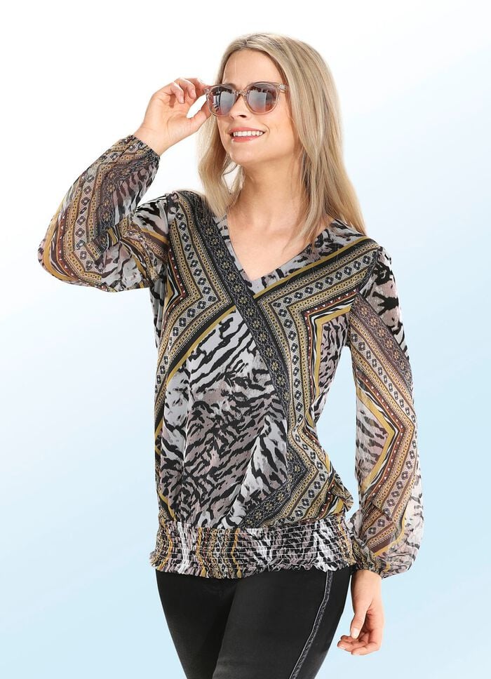 Fantasievolles Shirt mit gesmoktem Saumabschluss 