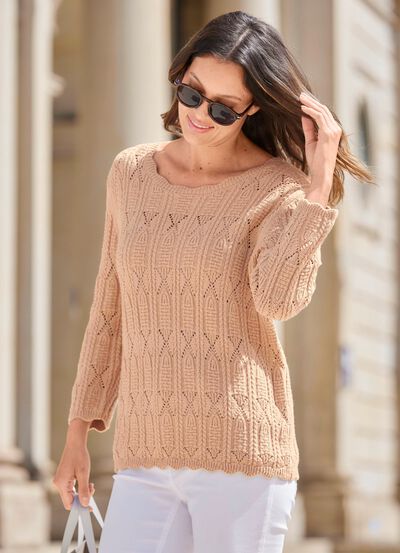 Pullover im Mustermix und mit Wellenabschlüssen 