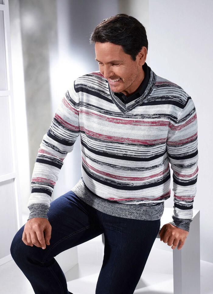 V-Pullover in aufwendiger Verarbeitung 