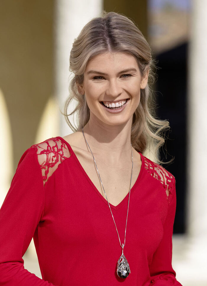 Halskette mit Tropfenanhänger 