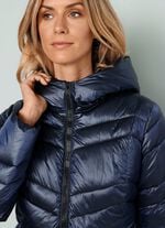 Steppjacke mit fester Kapuze 