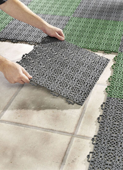 Witterungsbest&auml;ndige Terrassenfliesen mit Klicksystem 