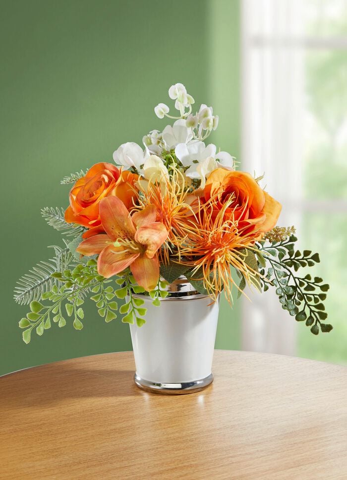 Rosen-/Lilien-Arrangement in wei&szlig;em Keramiktopf 