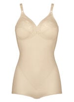 Triumph Hosenkorselett mit Baumwollspitze in den Obercups PUDER