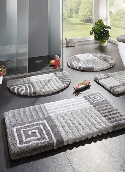 Badgarnitur mit rutschhemmener  R&uuml;ckseite 