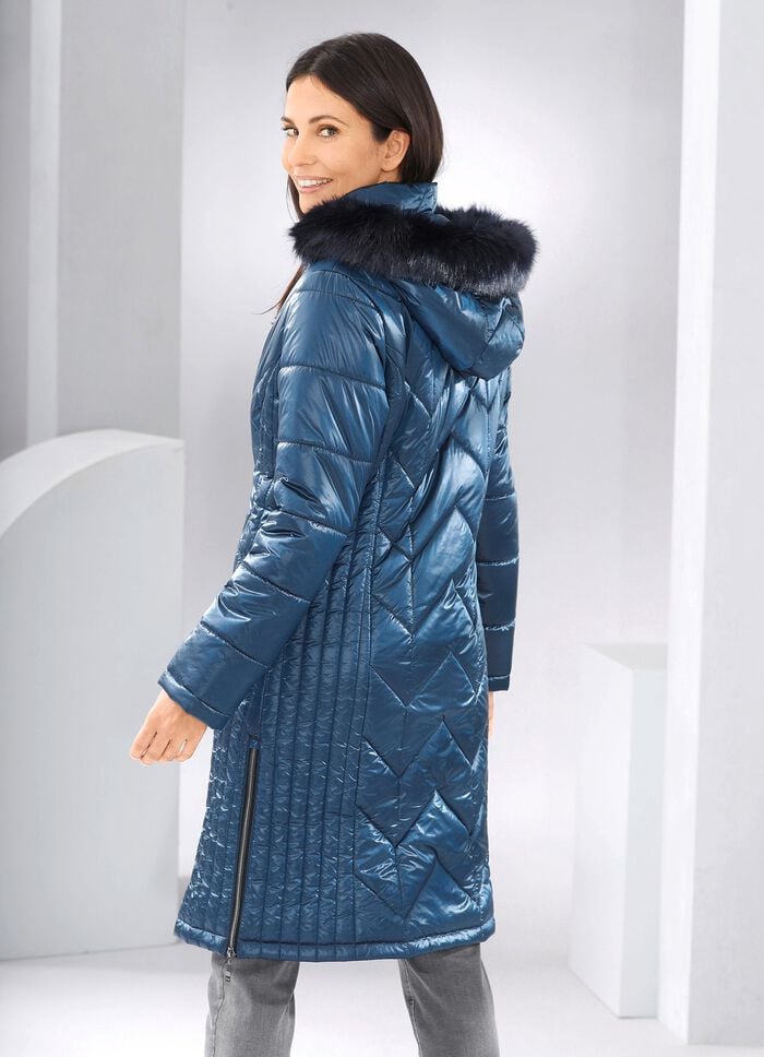 Mantel mit figurfreundlicher L&auml;ngssteppung AZURBLAU