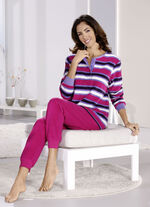 Schlafanzug mit Bündchenabschlüssen und Knopfleiste  