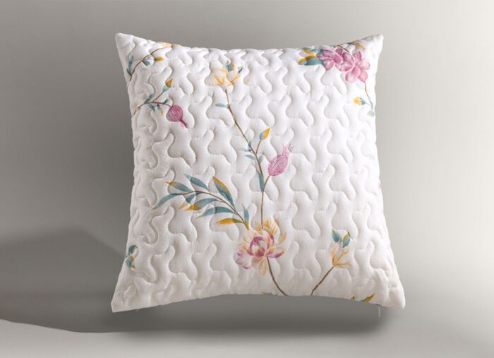 Feine Tagesdecke und Kissenbz&uuml;ge in angenehmer Qualit&auml;t CREME