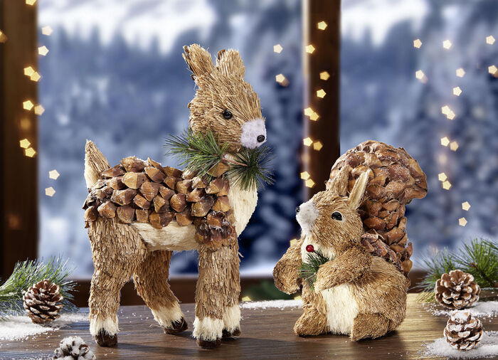 Waldtiere aus Bast und Naturzapfen  