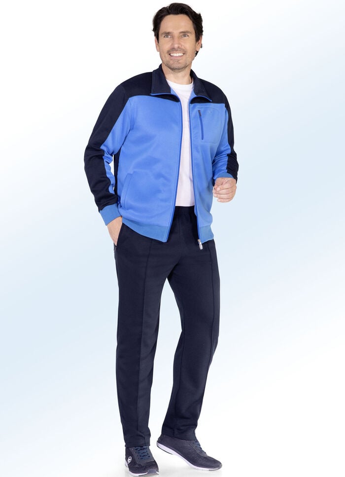 Freizeitanzug mit einer Rei&szlig;verschluss-Brusttasche 