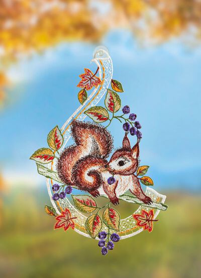Fensterbild Eichh&ouml;rnchen aus echter Plauener Spitze 