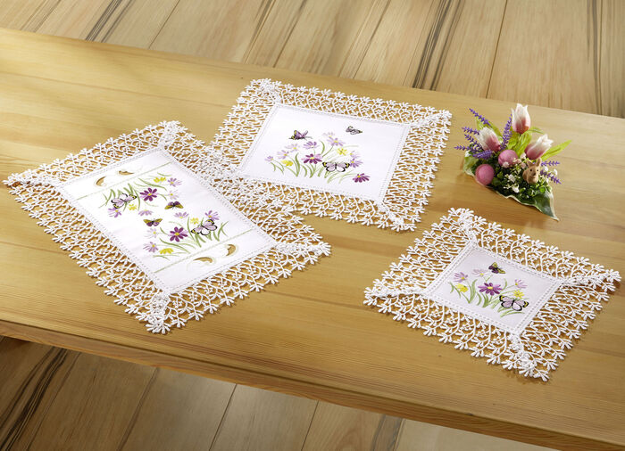 Tisch- und Raumdekoration mit Spitzenborte 