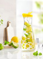 Glaskaraffe mit Ausgie&szlig;er im Deckel 