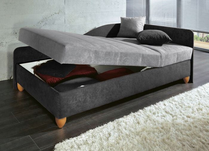 Komfort-Studioliege auf massiven Holzf&uuml;&szlig;en 