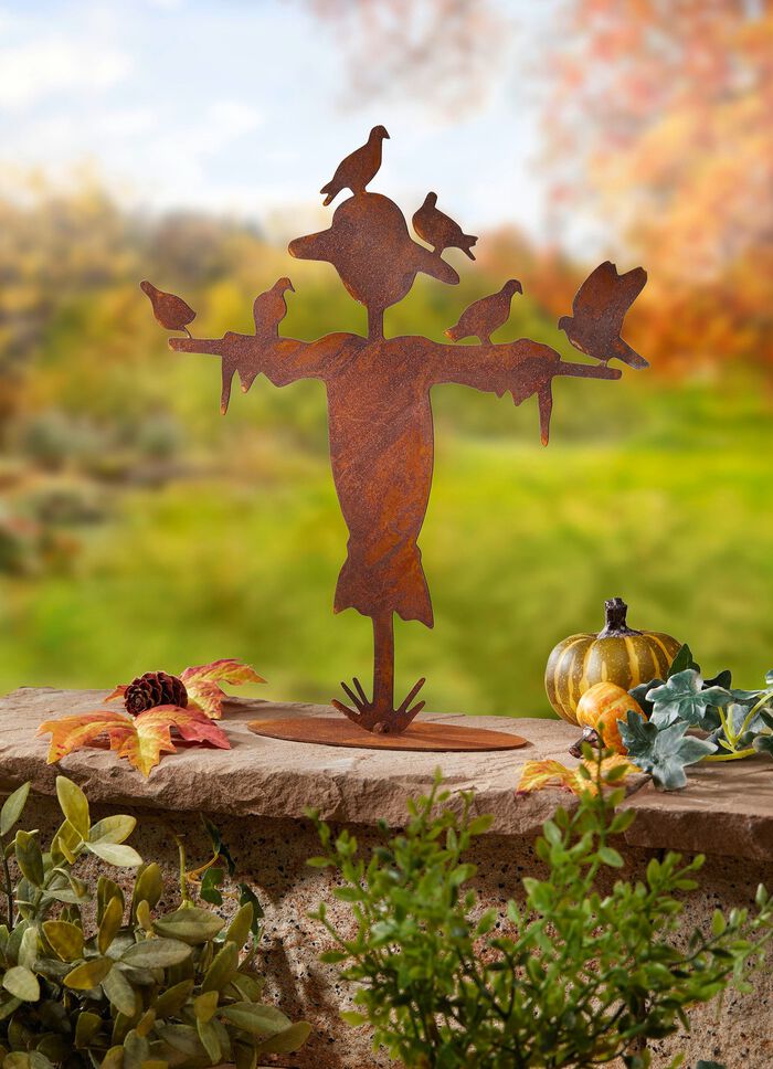 Vogelscheuche aus gerostetem Stahlblech 