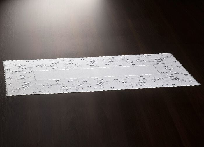 Bestickte Tisch- und Raumdekoration mit Bl&uuml;mchen-Bord&uuml;re 