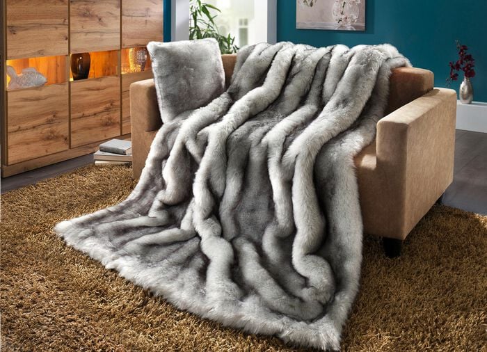 Wohn-Accessoires aus naturgetreuem Langhaar-Webpelz 