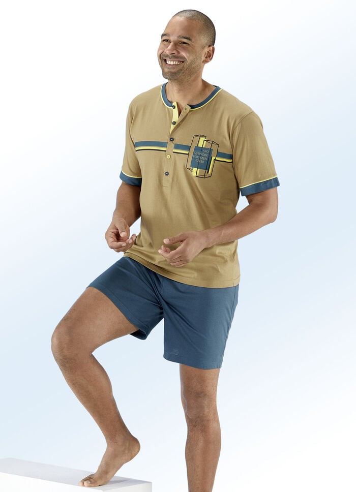 Shorty mit extra langer Knopfleiste und platziertem Druckmotiv 