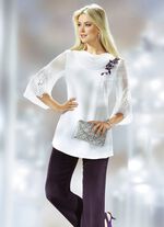 Hose mit apartem Ziermotiv  mit Strasssteinen 