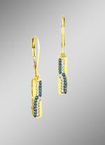 Entz&uuml;ckende Ohrringe mit wei&szlig;en und blauen Brillanten 