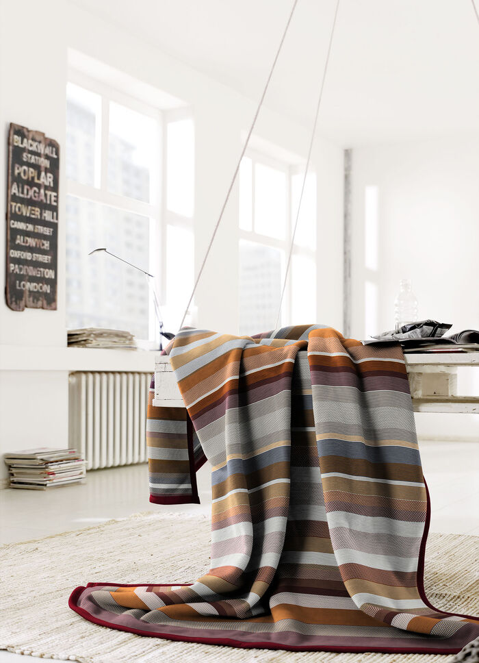 Schlafdecke mit Veloursbandeinfassung MULTICOLOR