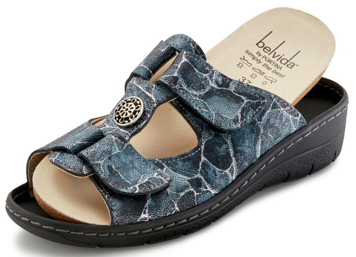 Pantolette aus gl&auml;nzend gepr&auml;gtem und bedrucktem Veloursleder BLAU