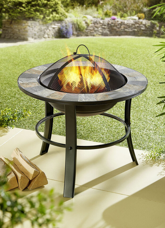 Feuerstelle Stonegate mit stilvollem Schiefer-Mosaik-Finish 