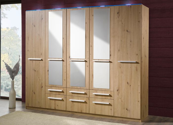 Dreht&uuml;renschr&auml;nke mit kunststoffbeschichteter Oberfl&auml;che 