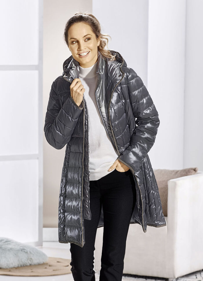 Kurzmantel mit seitlicher Längssteppung 