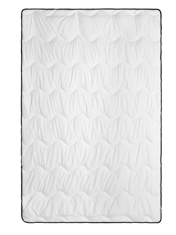 Bettwarenprogramm aus dem Hause biberna mit schwarzer Biese 