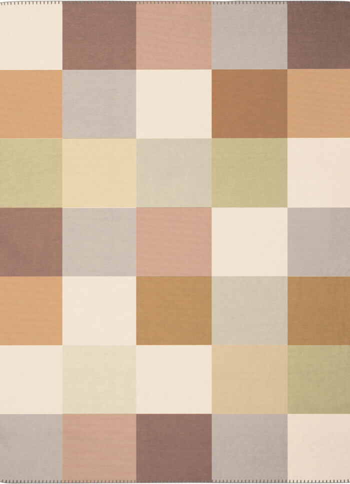 Wohndecke mit Karo und H&auml;kelsaum 