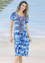 Laurina Kleid mit farbbrillantem Druckdessin. Schmucksteinchen und kurzen &Auml;rmeln 