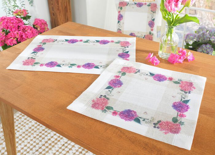 Tisch- und Raumdekoration mit Hortensien-Motiv 