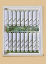 Kleinfenster-Store mit Macramé-Abschluss 