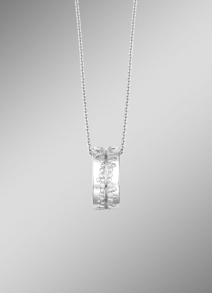 Klassischer Anhänger mit synth. Zirkonia 