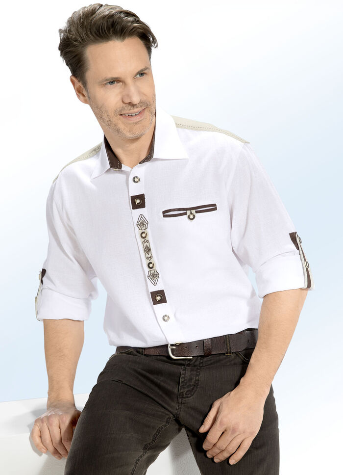 Hemd mit Zierstickerei an der Knopfleiste 