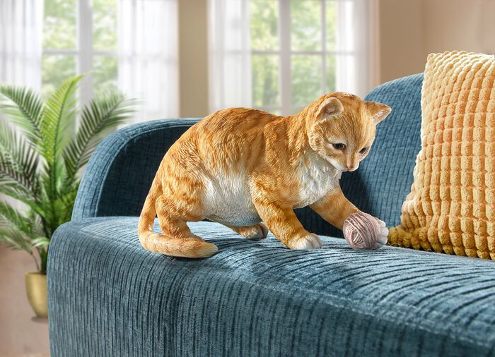 Katze mit Wollknäuel 