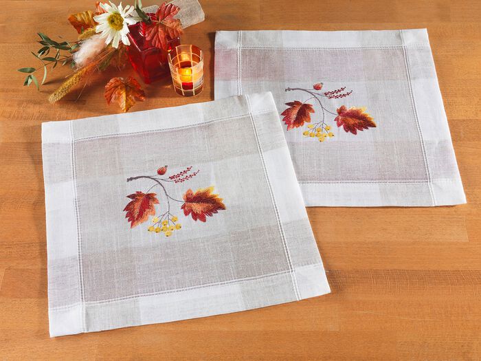 Bestickte Tisch- und Raumdekoration 