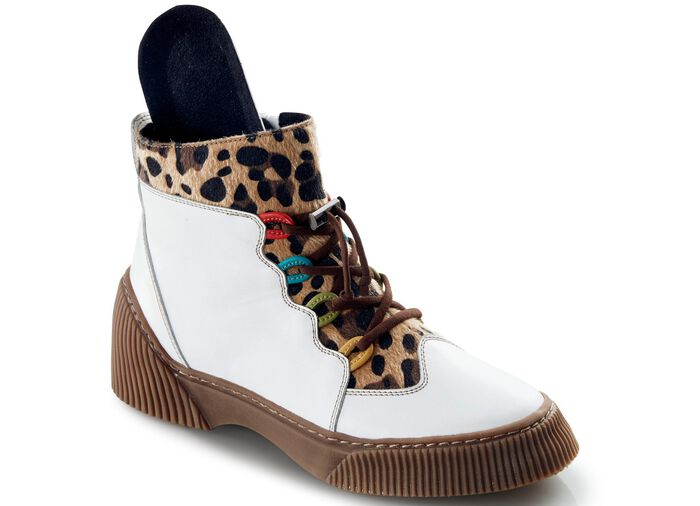 Interessante Stiefelette in 2 Farben mit herausnehmbarem Fu&szlig;bett, Weite G 