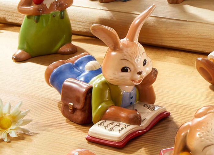 Handgefertigte Hasenschule aus dem Hause Goebel 
