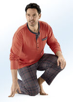 Schlafanzug mit l&auml;ngerer Knopfleiste und aufgesetzter Brusttasche 