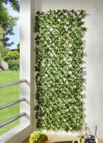 Wandgitter aus Bl&auml;tter und Bl&uuml;ten 