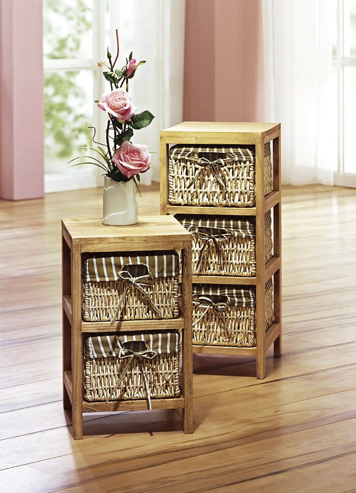 Regal mit K&ouml;rben aus Mais-Strohgeflecht 