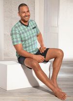 Shorty mit V-Ausschnitt und Brusttasche 