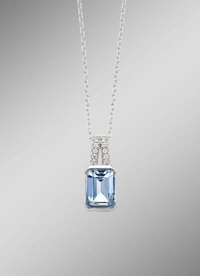 Strahlende Eleganz: Anhänger mit Ankerkette 