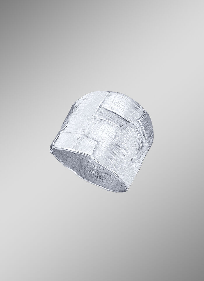 Schwerer Damenring mit gehämmerter Struktur 