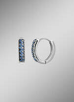 Zeitlose Eleganz: Klappcreolen mit funkelnden Kristallen 