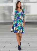 Kleid in schwingender Schlupfform 