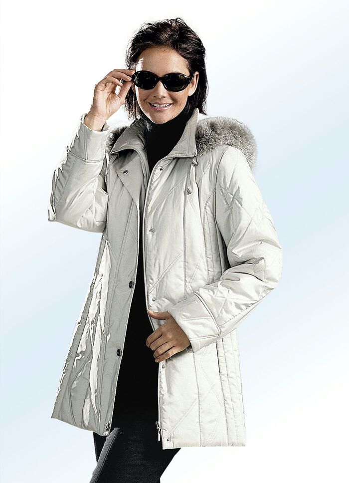 Jacke mit figurfreundlichen Steppvarianten 
