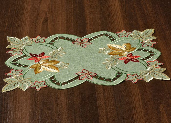 Tisch- und Raumdekoration mit herbstlicher Stickerei 